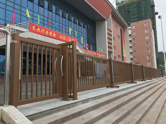 霞山文體館平移門P863，側(cè)小門P701