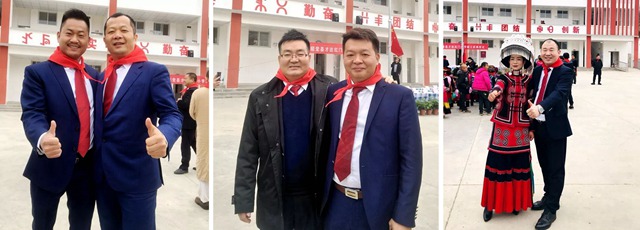 熱情的學(xué)生為大家系上紅領(lǐng)巾.jpg