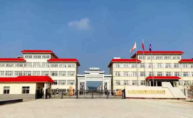 湖北邱氏節能建材高新技術股份有限公司平移門+旗桿.jpg