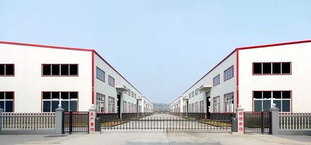 湖北邱氏節能建材高新技術股份有限公司柵欄道閘+側小門.jpg