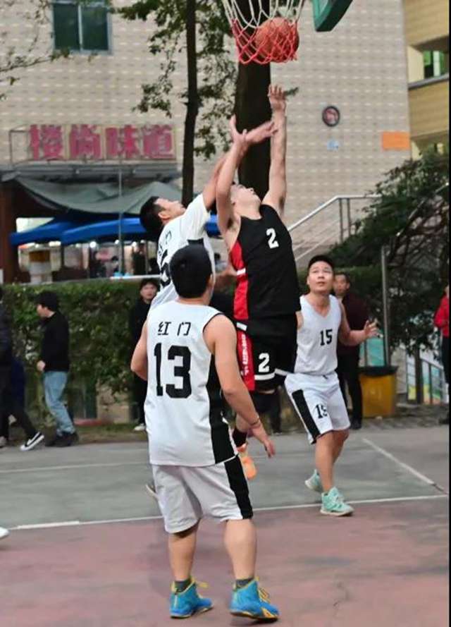 既是力量、速度和技巧的比拼，也是戰(zhàn)術(shù)與默契配合度的考驗(yàn)1.jpg